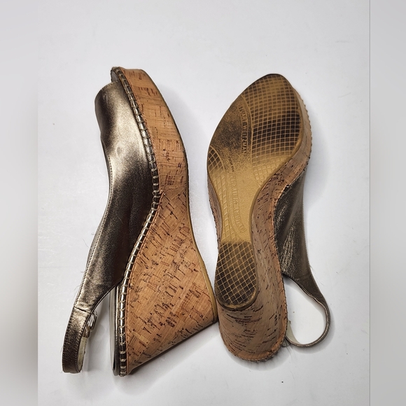 Stuart Weitzman Size 8.5 Metallic Leather Wedge Sandals - Picture 5 of 9